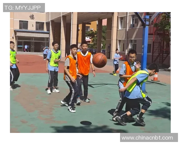 学生意外用篮球砸到老师引发的校园趣事与教育思考